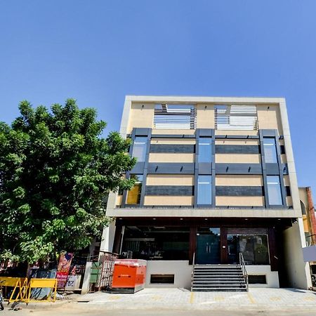 Oyo 70930 The Moon Hotel Asansol Exterior photo